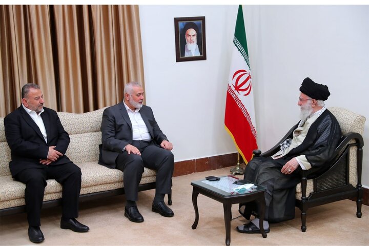 قائد الثورة: دخول جيل الشباب الفلسطيني إلى ساحة النضال يبشر بمستقبل مشرق