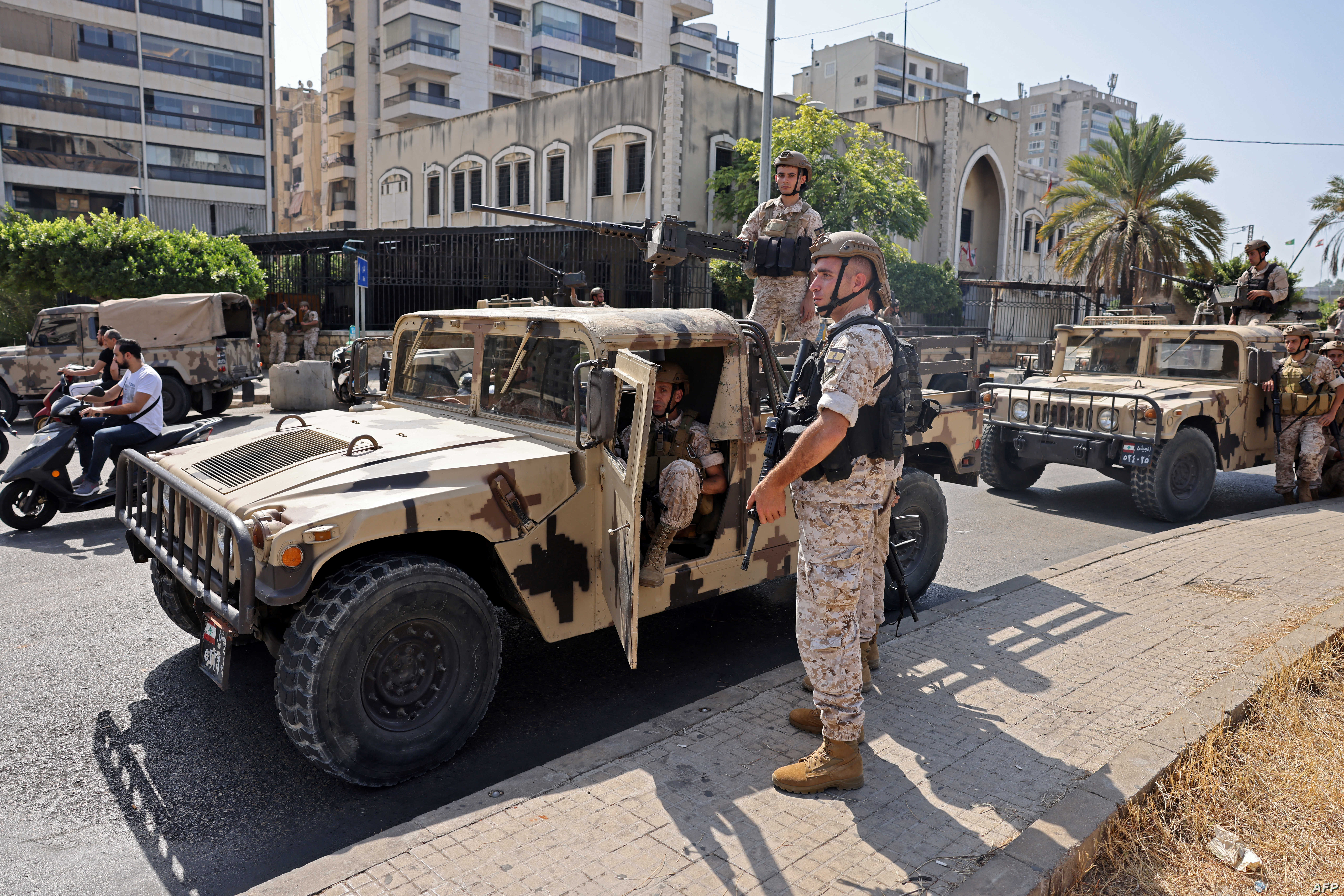 الجيش اللبناني يعتقل سوريا جنده الكيان الصهيوني +(صور)
