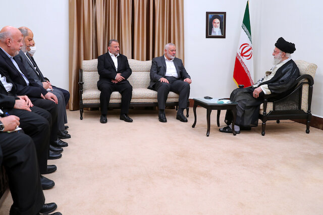 Imam Khamenei: Fact that Zionist military forces surrounded in Jenin heralds a full victory for Palestinians
