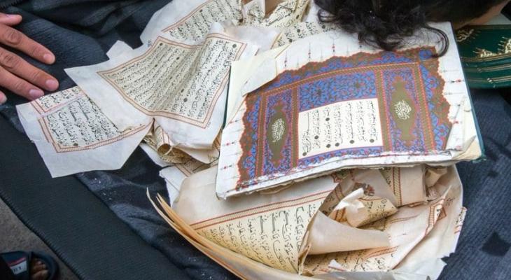 برفقة كلاب.. مستوطنون مجرمون يمزقون القرآن الكريم في نابلس