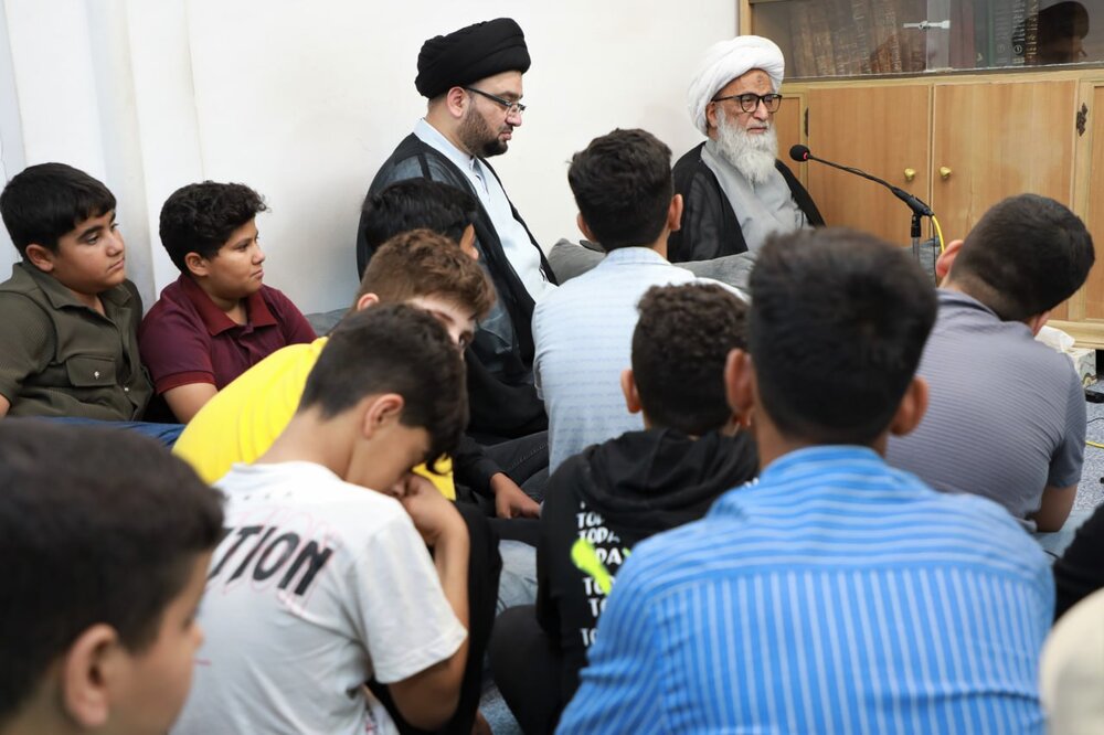 آية الله النجفي يؤكد وجوب التمسك بالدين والعقيدة الحقيقة ومعرفة الواجبات الدينية