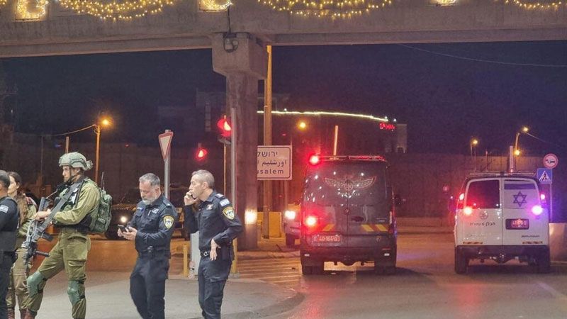 استشهاد فلسطيني وإصابة جنديين صهيونيين عند حاجز قلنديا 