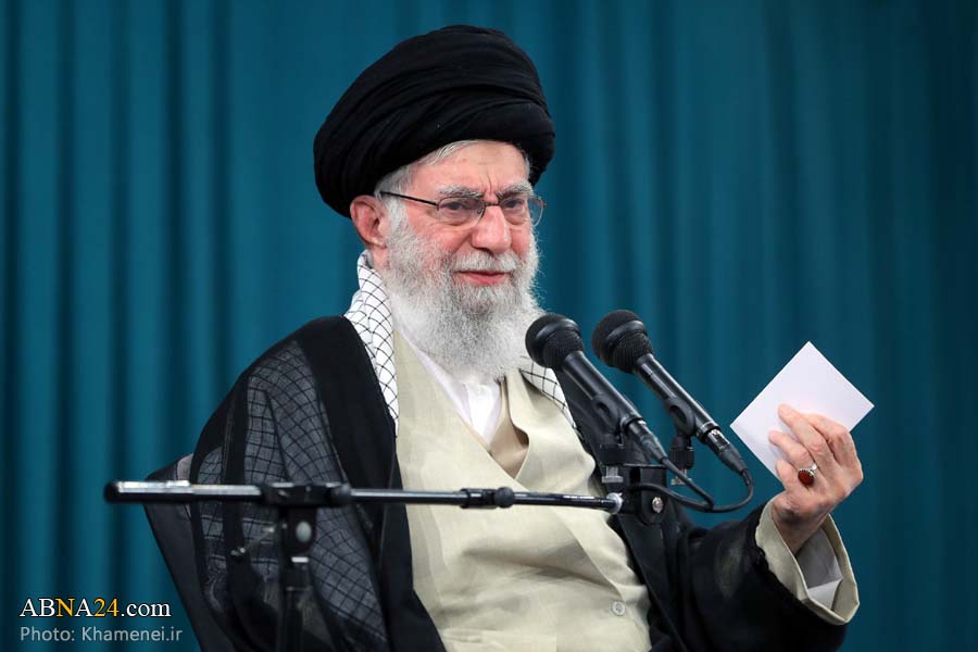 قائد الثورة الاسلامية :نشر ذكريات أسر الشهداء سيلعب دورًا مهمًا في جعل الشهداء أسوة للشعب