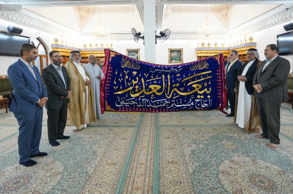 أحد مواكب عراقية أعتادت على إحياء مناسبة "الولاية" منذ 74 عاما تتسلم راية الغدير 