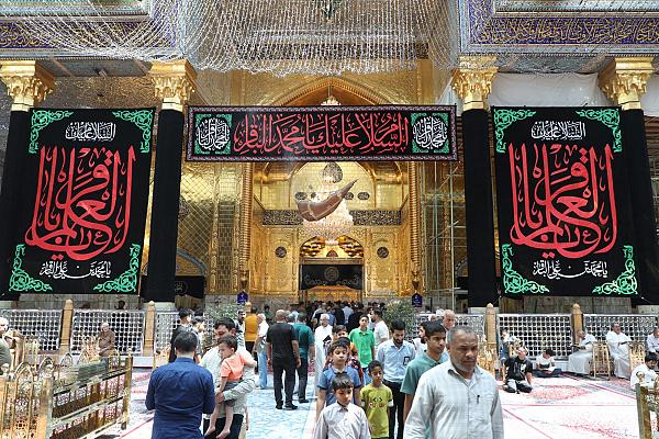 بمناسبة ذكرى استشهاد الإمام الباقر (ع) اتّشاح العتبة العباسية بالسواد ولافتات الحزن+(صور)