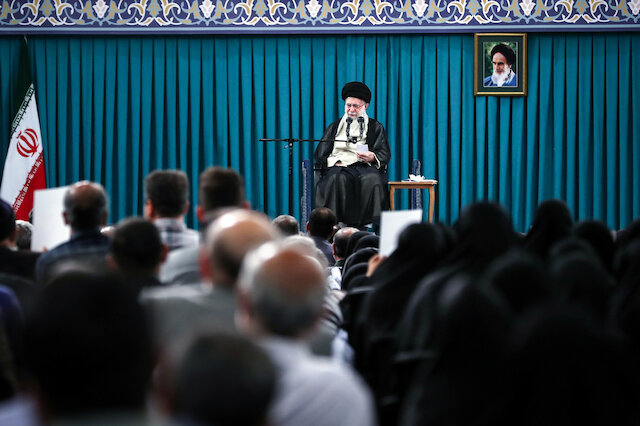 Imam Khamenei: God sends His blessings to martyrs' families