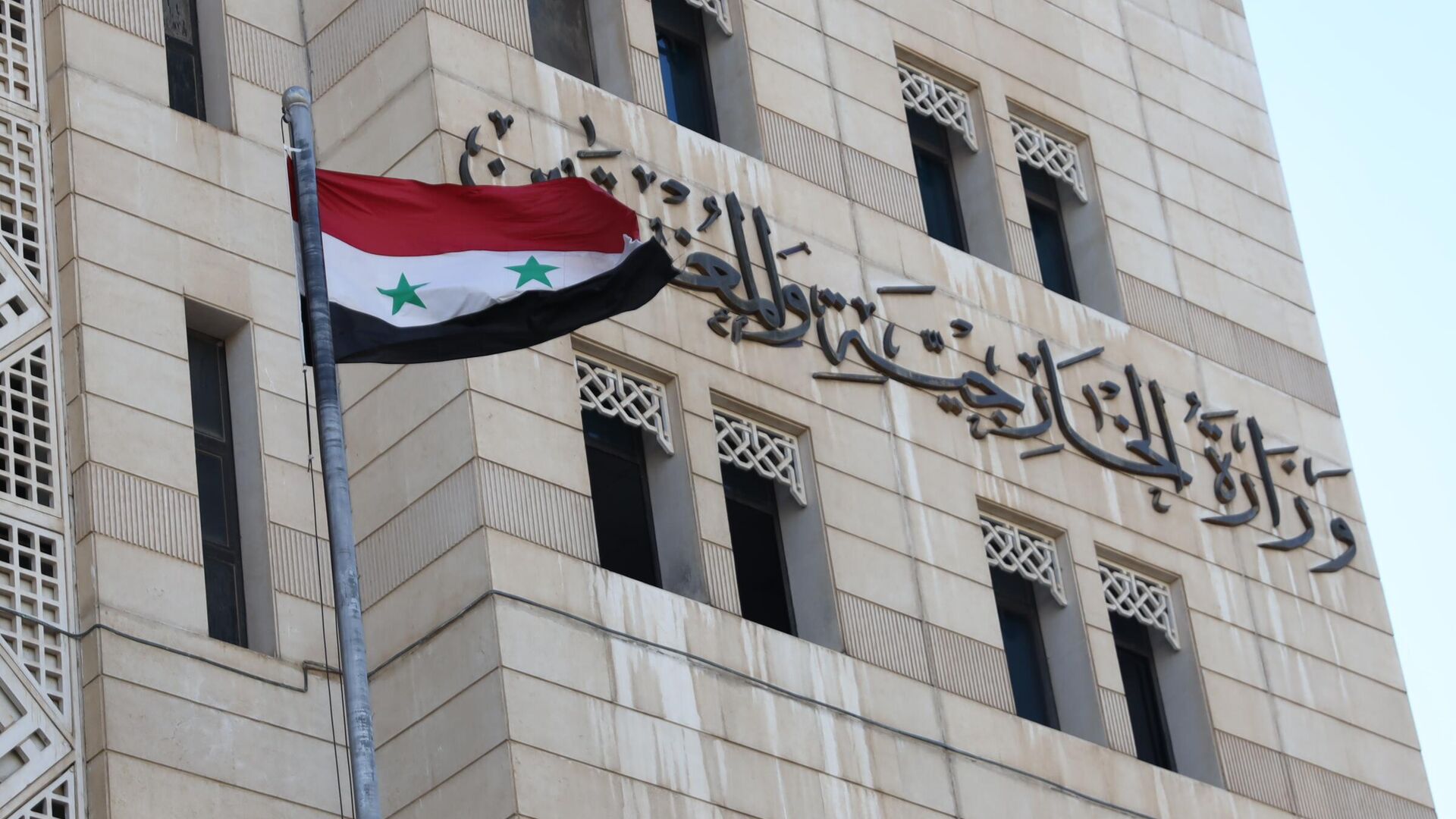 سوريا تدين التطاول على القرآن: يوضح المستوى الأخلاقي الذي انحدرت إليه الحكومات الغربية