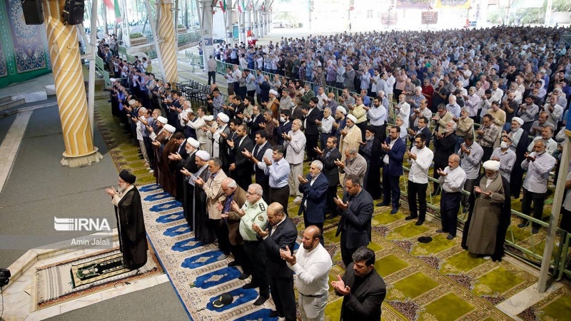 Hari Ini, Warga Iran Tunaikan Shalat Idul Adha