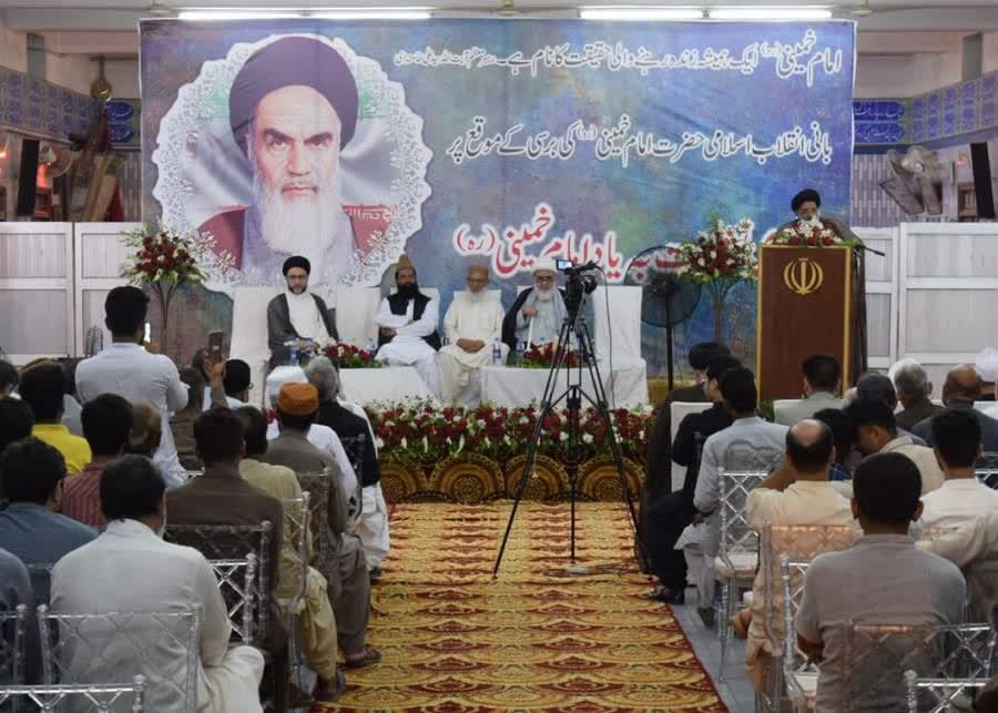 An gudanar Da Taron Nazari Kan htalayen Imam Khumaini (RA) A Birnin Karachi Kasar Pakistan An gudanar Da Taron Nazari Kan htalayen Imam Khumaini (RA) A Birnin Karachi Kasar Pakistan