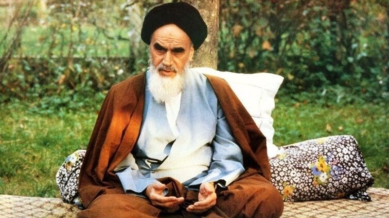 Пятничные имамы по всему Ирану: Имам Хомейни (да прибудет с ним милость Аллаха), покоритель сердец искателей свободы в мире