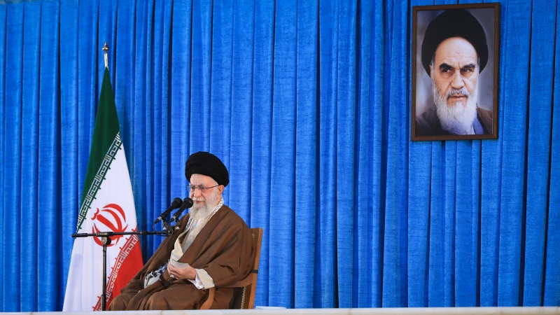 Kiongozi Muadhamu wa Mapinduzi: Imam Khomeini ni mmoja wa vinara wa historia