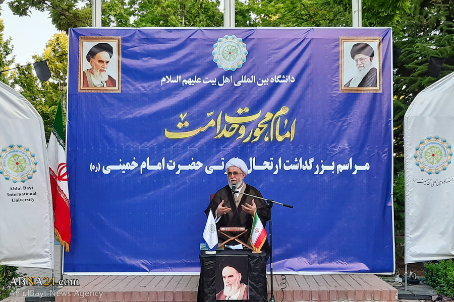 Imam Khomeini Membuktikan Agama bisa Menjadi "Bahan Bakar" Revolusi