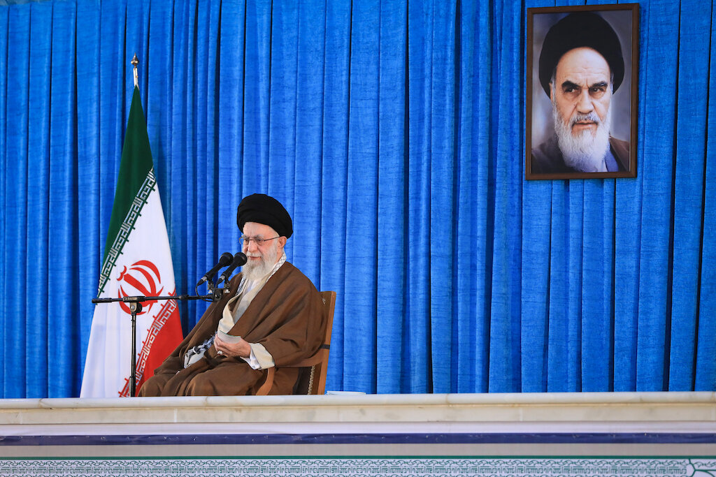 Ayatollah Khamenei: Imam Khomeini won't be deleted or distorted from history