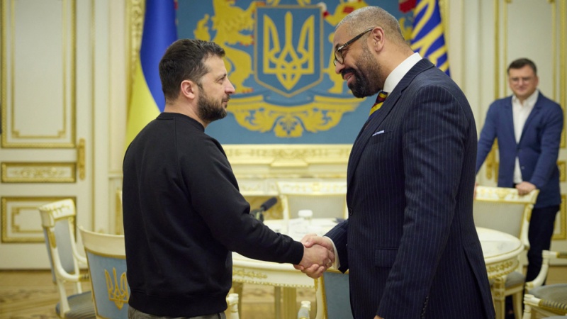 Britischer Außenminister trifft Selenskyj in Kiew