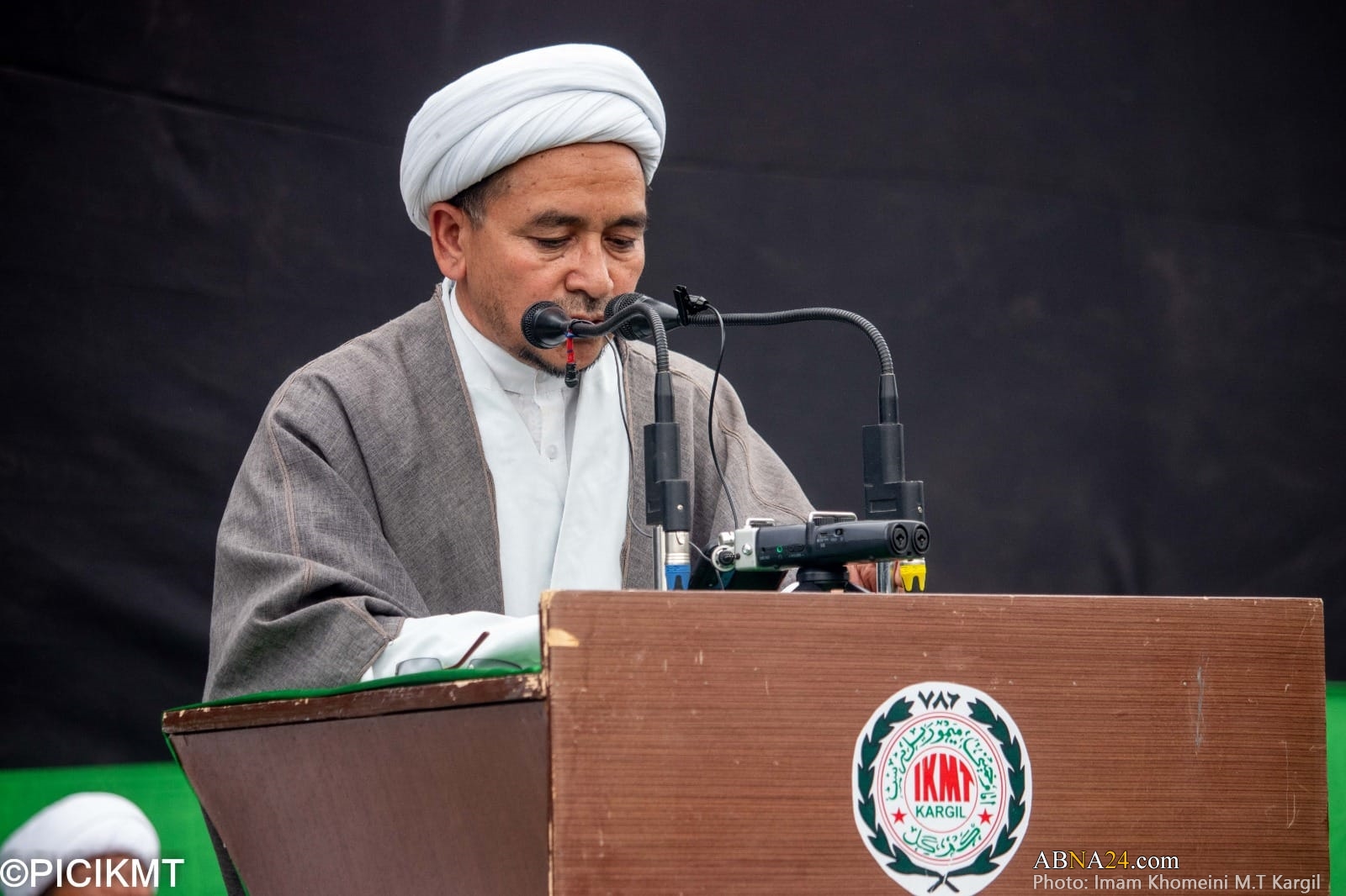 Video/Photos: Thousands chanted 'Labbaik Ya Khamenei' in Kargil, India