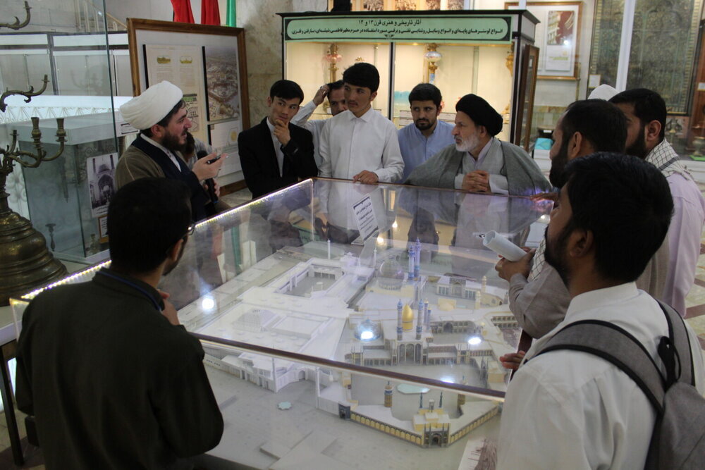 300 foreign students visit Hazrat Masumeh Shrine Museum