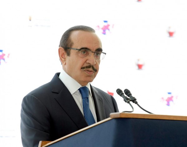وزير الداخلية البحرينية يصف المعارضة بالتطرف ويتعهد بالقضاء عليها في البلاد