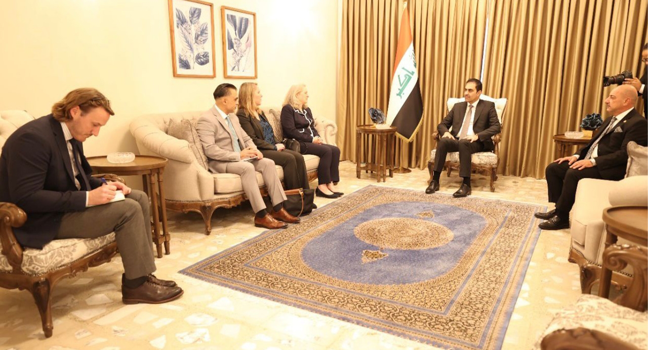 كتلة الصادقون: السفيرة الامريكية تتصرف بكل وقاحة وتتدخل بكل مفاصل الدولة العراقية