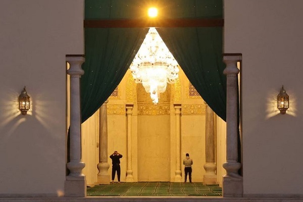 Historic Shiite mosque in Cairo reopens after renovations