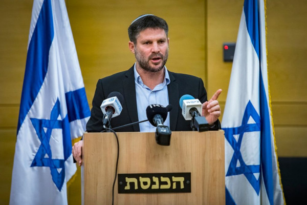 وزير بحكومة الاحتلال الصهيوني يدعو لمحو قرية حوارة الفلسطينية من الوجود