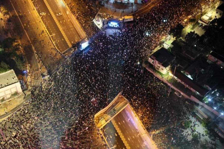 صحيفة صهيونية: مسؤول حكومي كبير يتهم الولايات المتحدة بتمويل الاحتجاجات في إسرائيل