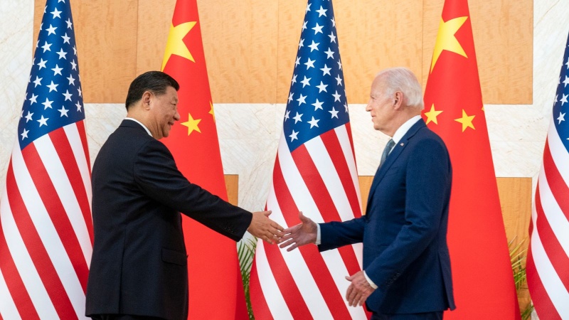 バイデン米大統領、中国の習主席と「近く協議」の意向示す