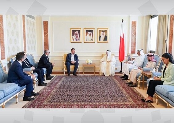 وفد برلماني إيراني يزور مبنى السفارة الإيرانية في البحرين