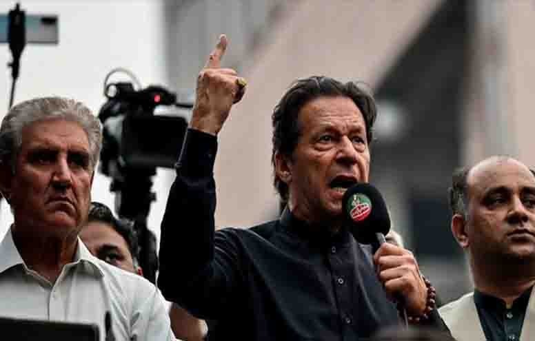 محكمة باكستانية تعلق أمر اعتقال رئيس الوزراء السابق عمران خان