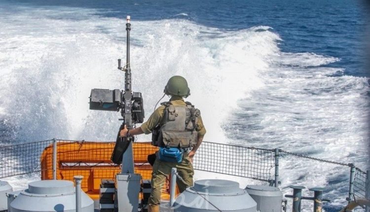 Israeli navy forces target Palestinian fishermen