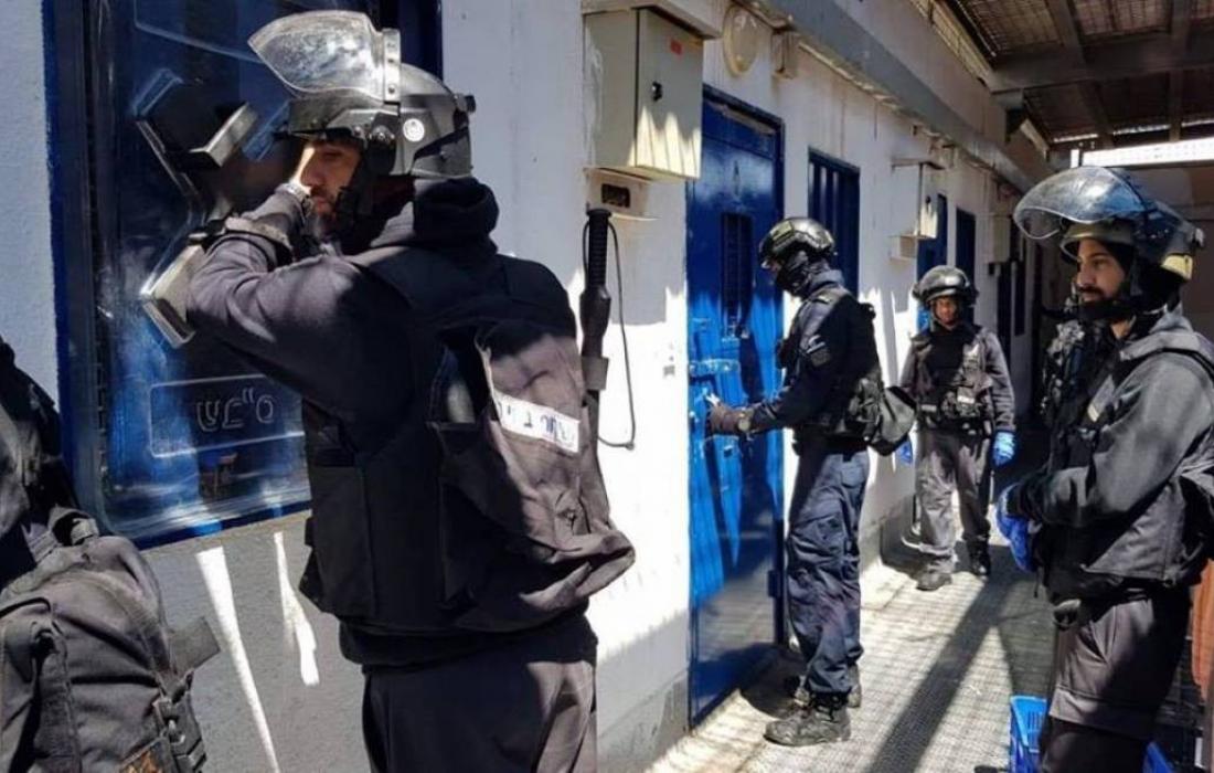 استمرار العصيان في السجون... وعقوبات الاحتلال الإسرائيلي تتصاعد