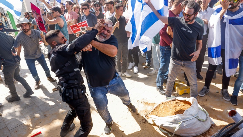 Mantan Menteri Perang Israel: Demonstran akan Melawan Polisi