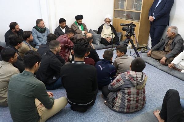 آية الله النجفي يؤكد على رعاية الأسرة وتفقهها بضوابط الحلال والحرام والعفاف