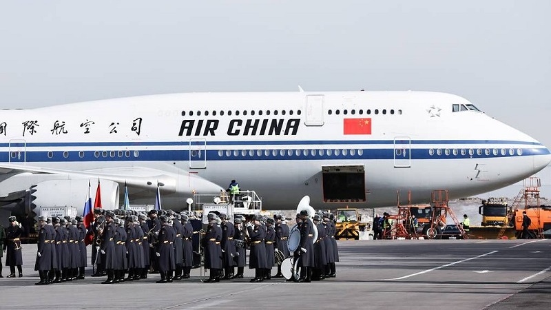 中国の習近平国家主席、モスクワに到着