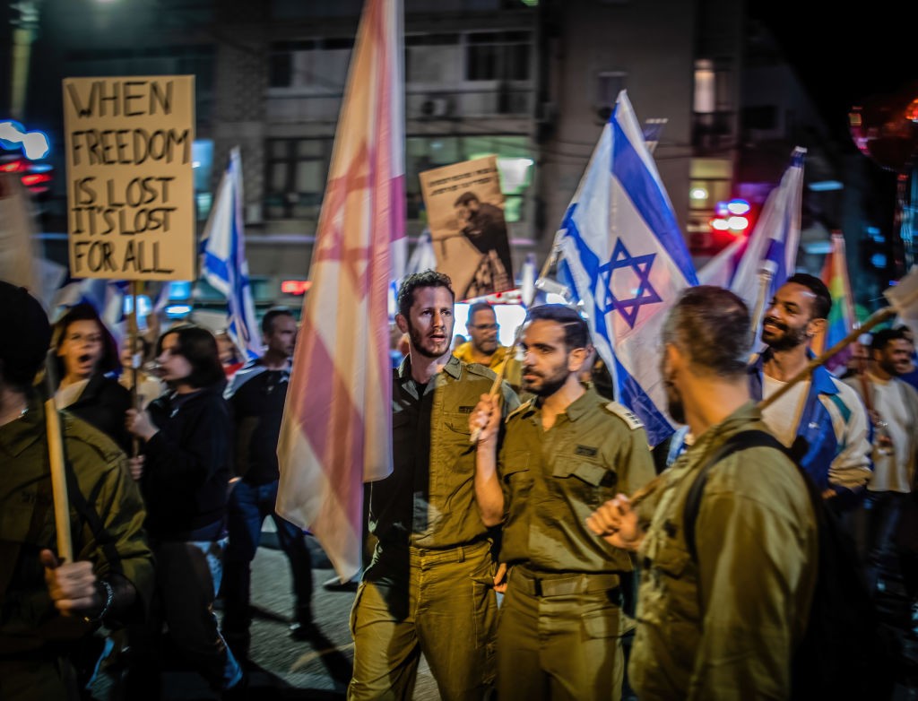  مظليو النخبة في الكيان الصهيوني يرفضون الخدمة !!