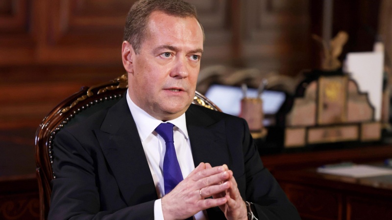 Medwedew warnt vor möglichem Atomkrieg