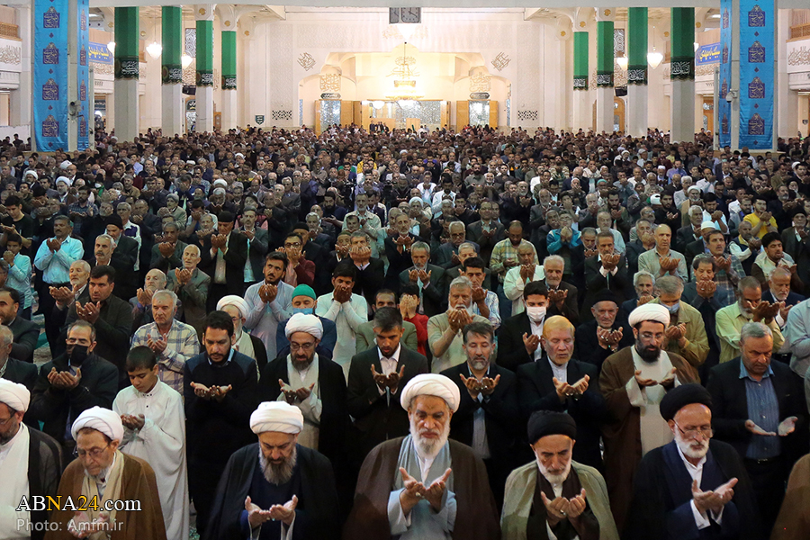 تقرير مصور / إقامة صلاة الظهر الأولى من شهر رمضان في حرم السيدة معصومة (ع)