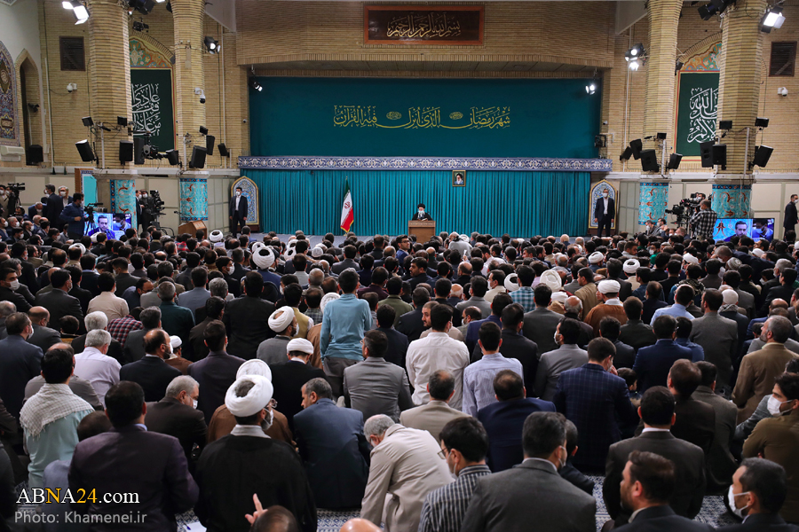 تقرير مصور / جلسة قرآنية في أول يوم من شهر رمضان المبارك بمشاركة قائد الثورة الاسلامية