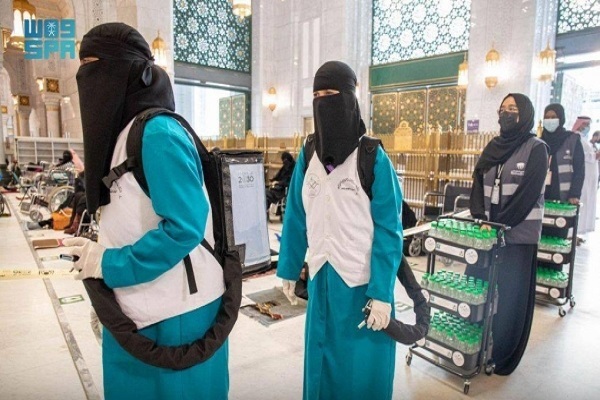 Two million bottles of Zamzam water to be distributed to women at Prophet’s Mosque in Ramadan