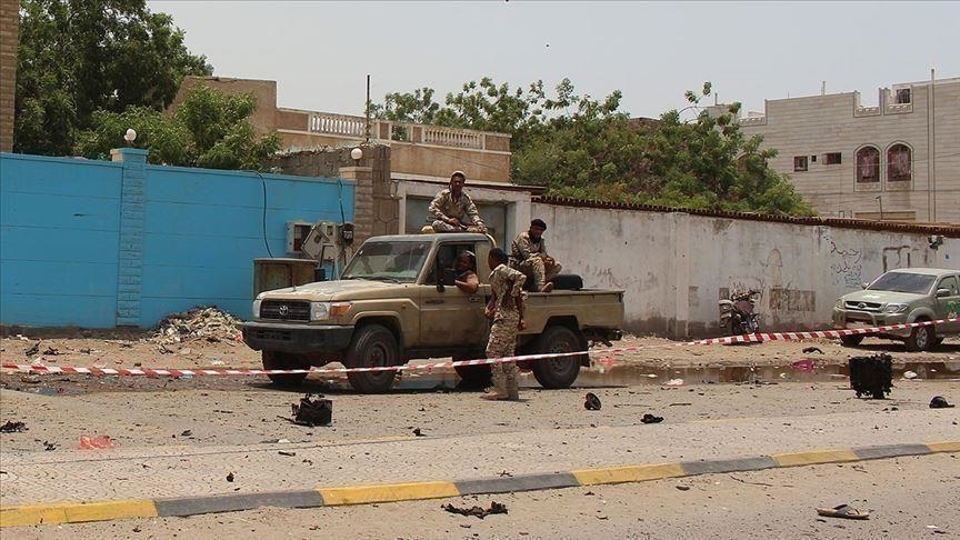 قتلى وجرحى باستهداف طائرة مسيرة لموكب وزير الدفاع اليمني في حكومة عدن