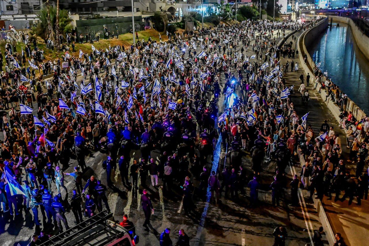 Milhares de israelenses protestam contra Netanyahu na Palestina invadida pelo sionismo