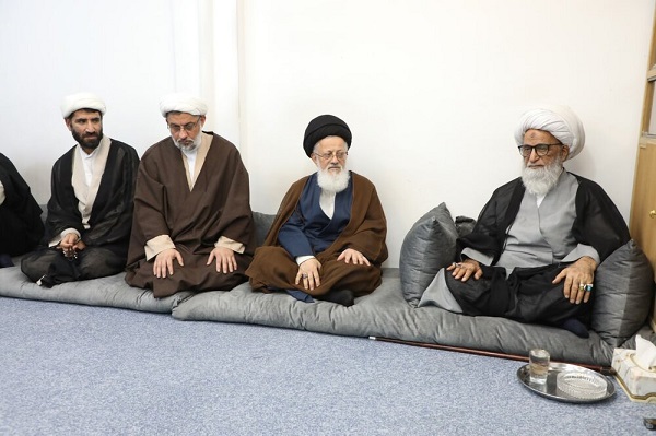 آية الله النجفي يؤكد على أهمية نشر مفاهيم الإِسلام العظيمة