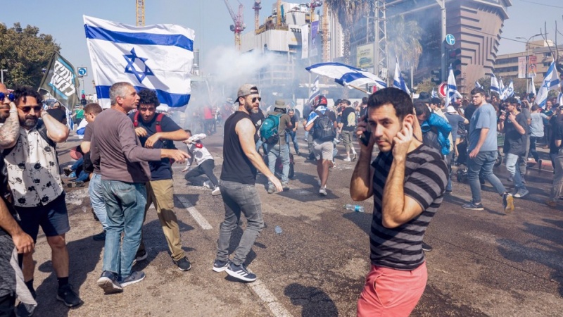 Israelische Polizei feuert Blendgranaten und Tränengas ab, während Anti-Regime-Proteste weiter toben