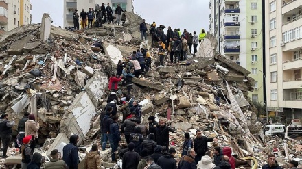 トルコの地震死傷者、15万3000人超
