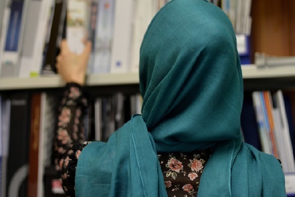 Berlim permitirá que professoras muçulmanas usem hijab em sala de aula
