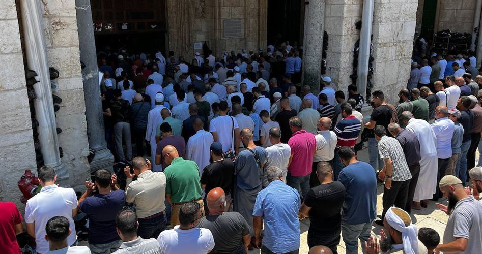 70,000 Palestinian worshipers perform Friday prayer at Al-Aqsa