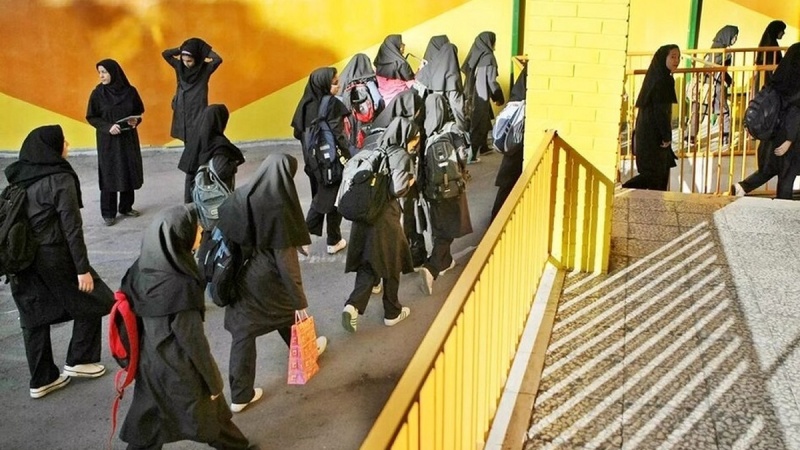 イランが、女子生徒集団中毒事件への西側の介入的発言に反発
