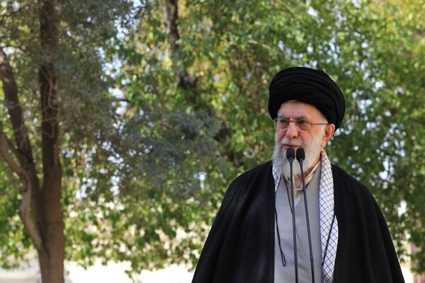 Imam Khamenei: Students' poisoning great, unforgivable crime