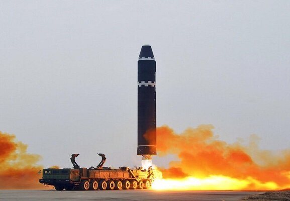 كوريا الشمالية تحذر الولايات المتحدة: إسقاط أي صاروخ نجربه "إعلان حرب"