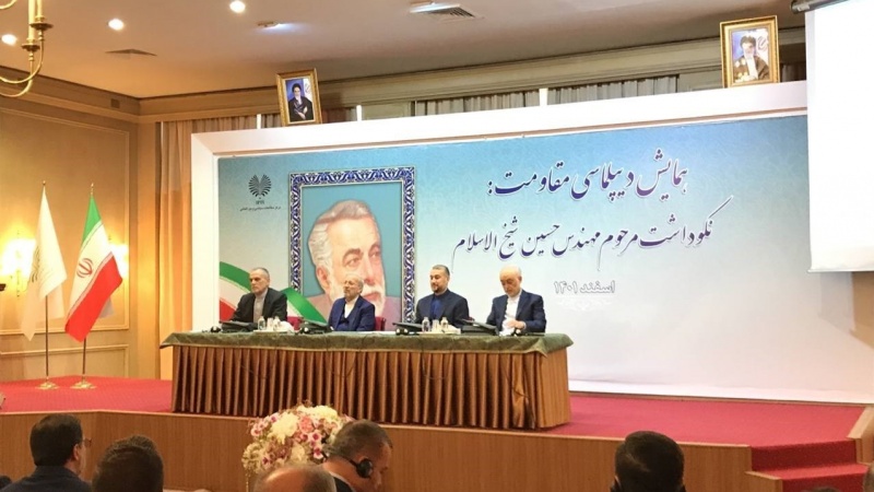 イラン外相、「協議の場を離れない」