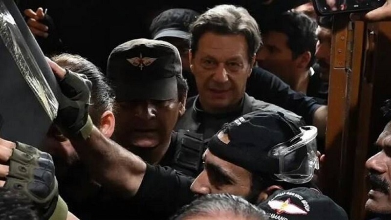 İmran Han, mahkeme basan paramiliter güçler tarafından 'gözaltına alındı'
